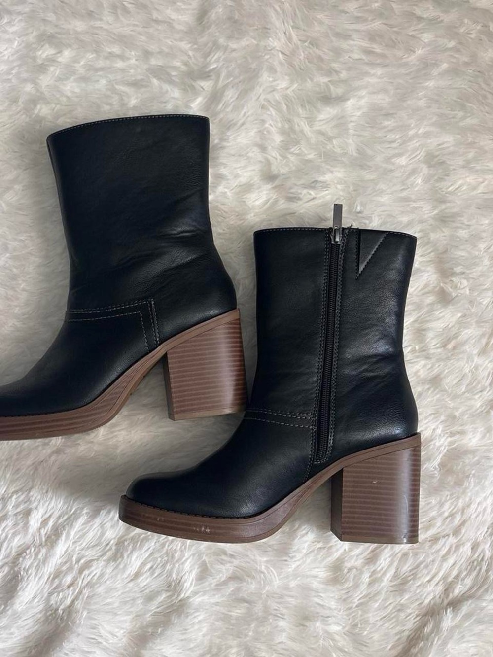 Boots - Picture 3 of 4